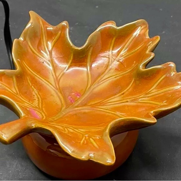 🔥 Scentsy’s Maple Leaf Warmer - Picture 2 of 6